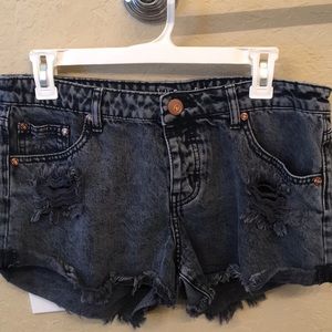 Frayed mid rise shorts